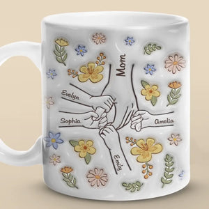 Tu tiens nos mains, et nos cœurs aussi - Mug personnalisé 3D à effet gonflé - Cadeau pour maman, grand-mère
