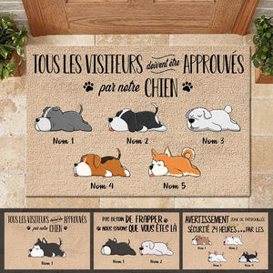 Tous les visiteurs doivent être approuvés par notre chien French - Funny Personalized Dog Decorative Mat.
