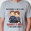 Molestándose El Uno Al Otro Durante Muchos Años Y Aún Siendo Fuertes - Anniversary Gifts, Gift For Couples, Husband Wife - Personalized Unisex T-shirt Spanish
