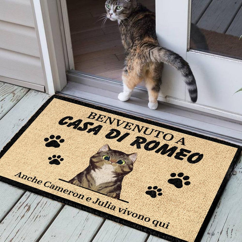 Benvenuto A Casa Di Romeo Italian - Funny Personalized Cat Decorative Mat, Doormat