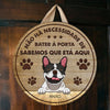 O Cão Sabe Que Estás Aqui - Sinal Da Porta Do Cão Personalizado E Engraçado, Funny Personalized Dog Door Sign Portuguese