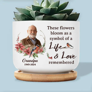 Photo personnalisée Ces fleurs fleurissent comme un symbole de vie - Pot de fleurs en céramique personnalisé pour décoration d'intérieur - Cadeau de condoléances pour les membres de la famille