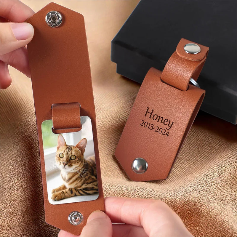 Custom Photo Friends Live Forever In The Memories We Keep - Memorial Personalized Custom Engraved Leather Keychain - Sympathy Gift For Pet Owners, Pet Lovers