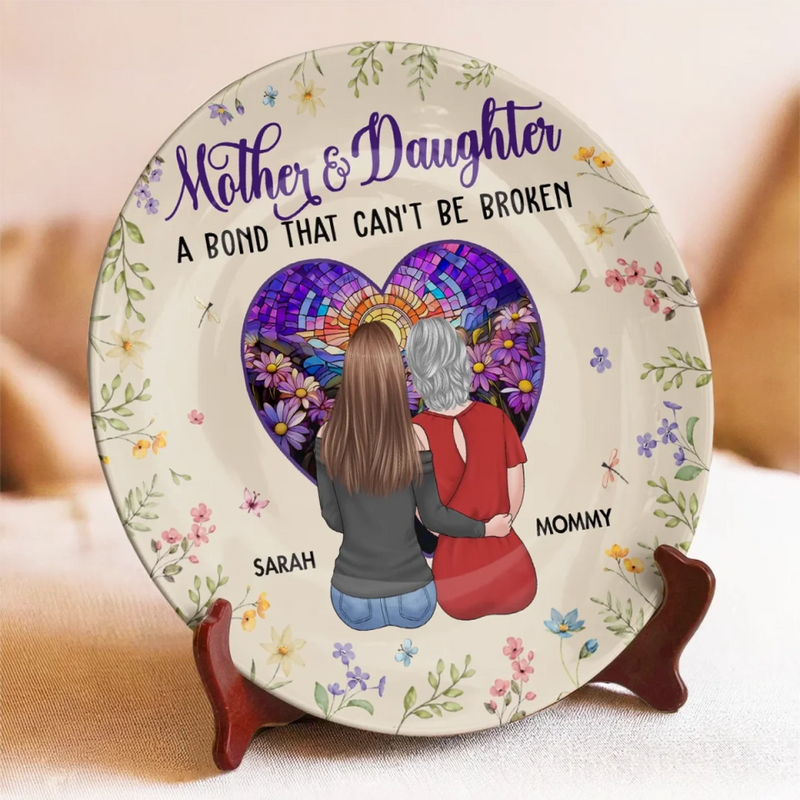 A Mother’s Love Knows No End - Family Personalized Custom Ceramic Plate - Mother's Day, Gift For Mom, Daughter