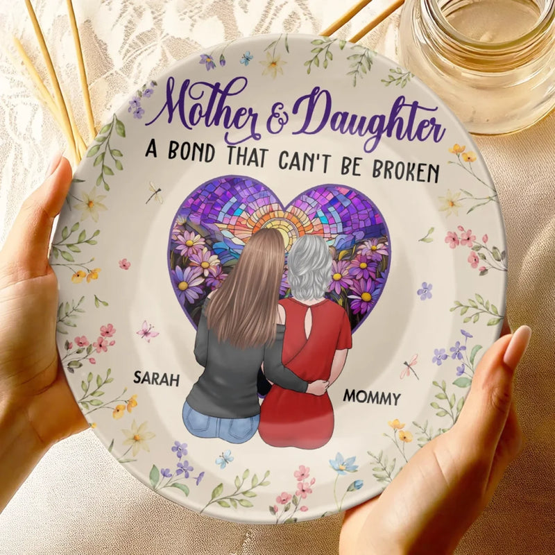 A Mother’s Love Knows No End - Family Personalized Custom Ceramic Plate - Mother's Day, Gift For Mom, Daughter