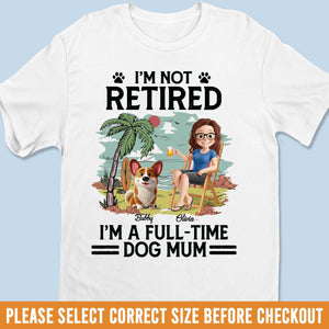 T-shirt unisexe personnalisé, t-shirt premium, sweat à capuche – Cadeaux de retraite personnalisés pour femmes, hommes, papas et mamans de chiens – Pas à la retraite, juste maman de chiens