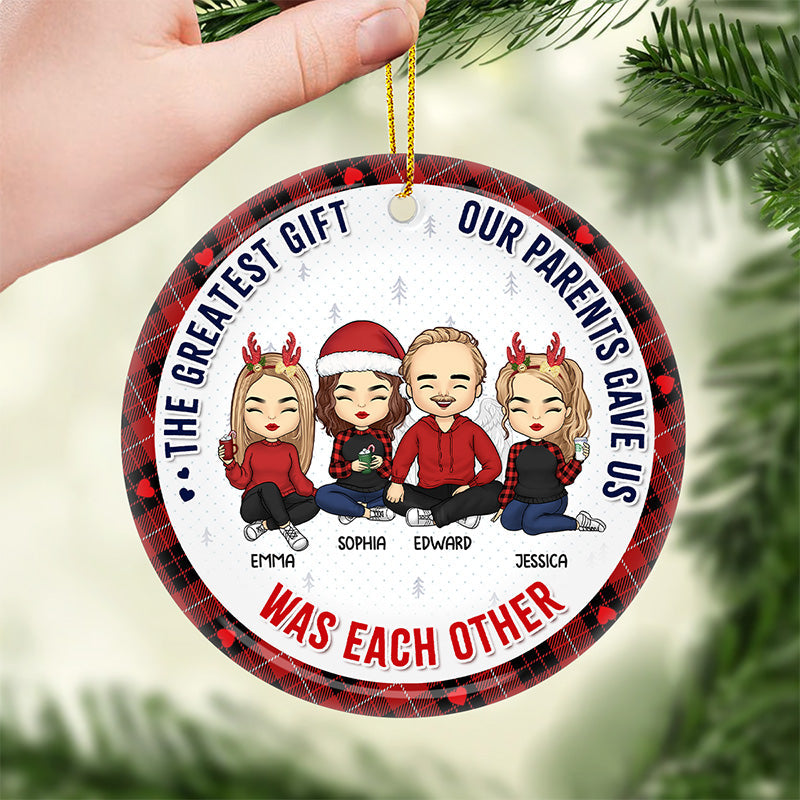 The Greatest Gift Our Parents Gave Us - Family Personalized Custom Ornament - Ceramic Round Shaped - Christmas Gift For Family Members