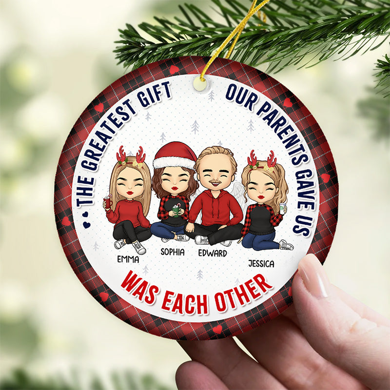 The Greatest Gift Our Parents Gave Us - Family Personalized Custom Ornament - Ceramic Round Shaped - Christmas Gift For Family Members