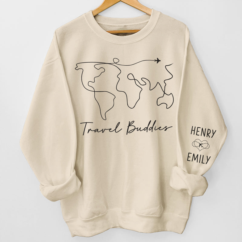 Nous sommes en vacances - Sweat-shirt unisexe personnalisé avec motif sur la manche - Cadeau de vacances, cadeau pour les amoureux de voyages d'aventure, mari et femme, anniversaire