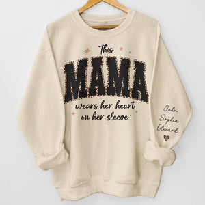 Cette grand-mère porte son cœur sur sa manche - Sweat-shirt unisexe personnalisé avec motif sur la manche - Cadeau pour maman, grand-mère