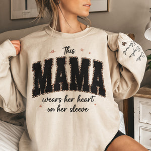 Cette grand-mère porte son cœur sur sa manche - Sweat-shirt unisexe personnalisé avec motif sur la manche - Cadeau pour maman, grand-mère