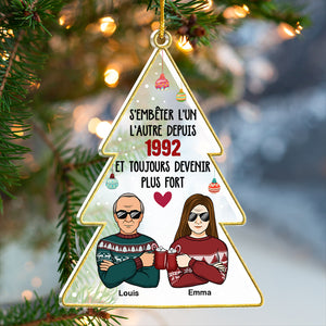 S'embêter l'un l'autre Et Toujours Devenir Plus Fort - French Personalized Custom Christmas Tree Shaped Acrylic Christmas Ornament - Gift For Couple, Husband Wife, Anniversary, Engagement, Wedding, Marriage Gift, Christmas Gift