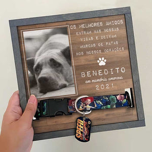 Os Melhores Amigos Entram Nas Nossas Vidas E Deixam Marcas De Patas Nos Nossos Corações - Memorial Personalized Custom Pet Loss Sign, Collar Frame - Upload Image, Sympathy Gift, Gift For Pet Owners, Pet Lovers Portuguese