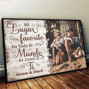 Mi Lugar Favorito Es Junto A Ti - Subir Imagen, Regalo Para Parejas, Marido Y Mujer - Personalized Horizontal Poster Spanish.
