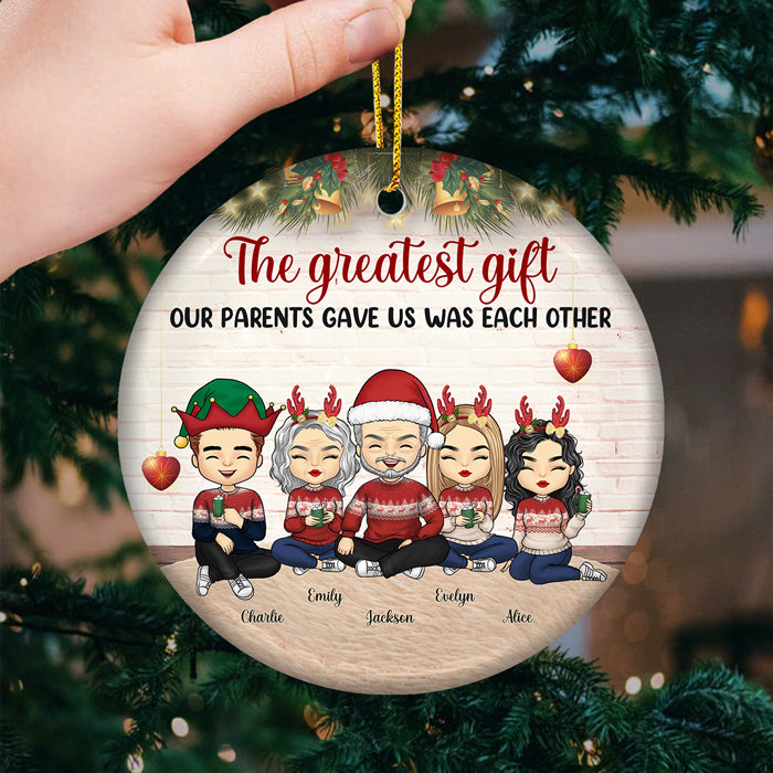 All Hearts Come Home For Christmas - Family Personalized Custom Ornament - Ceramic Round Shaped - Christmas Gift For Family Members