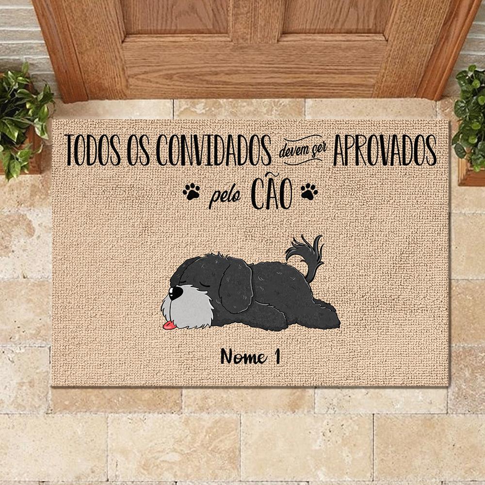 Todos Os Convidados Devem Ser Aprovados Pelo Cão Portuguese - Funny Personalized Dog Decorative Mat.