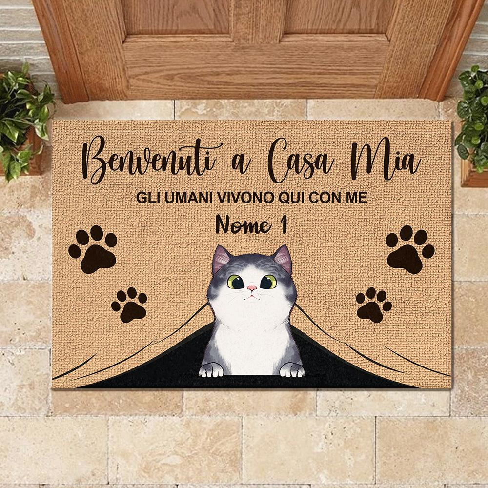 Benvenuti A La Nostra Casa - Funny Personalized Cat Decorative Mat.