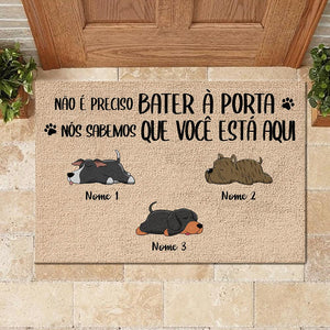 Todos Os Convidados Devem Ser Aprovados Pelo Cão Portuguese - Funny Personalized Dog Decorative Mat.