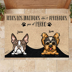 Todos los invitados deben ser aprobados por el perro Spanish - Funny Personalized Dog Decorative Mat.