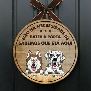 O Cão Sabe Que Estás Aqui - Sinal Da Porta Do Cão Personalizado E Engraçado, Funny Personalized Dog Door Sign Portuguese.