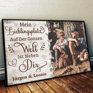 Mein Lieblingsplatz Ist Neben Dir - Bild Hochladen, Geschenk Für Paare, Ehemann Und Ehefrau - Personalized Horizontal Poster German.