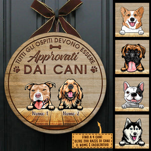 Tutti Gli Ospiti Devono Essere Approvati Dal Cane - Divertente cartello personalizzato per la porta del cane, Funny Personalized Dog Door Sign Italian.