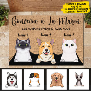 Les humains vivent ici avec nous French - Funny Personalized Pet Decorative Mat.
