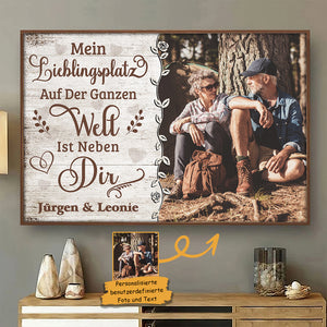 Mein Lieblingsplatz Ist Neben Dir - Bild Hochladen, Geschenk Für Paare, Ehemann Und Ehefrau - Personalized Horizontal Poster German.